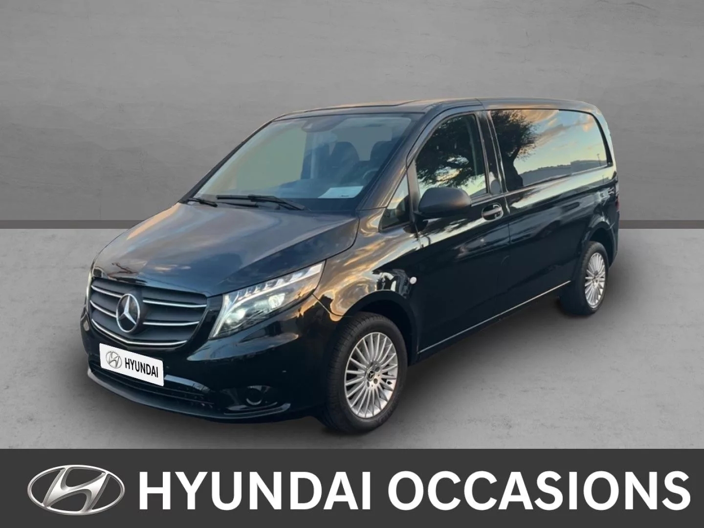 Mercedes-Benz Vito Fg 114 CDI Mixto Compact Pro Propulsion 9G-Tronic 2023 d'occasion à Saint-Pierre, La Réunion