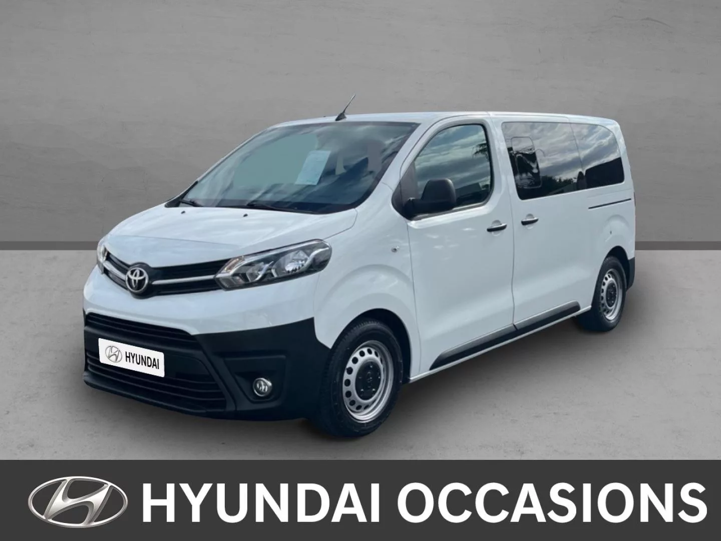 Toyota Proace Combi Medium 1.5 120 D-4D Dynamic RC22 2020 d'occasion à Saint-Pierre, La Réunion
